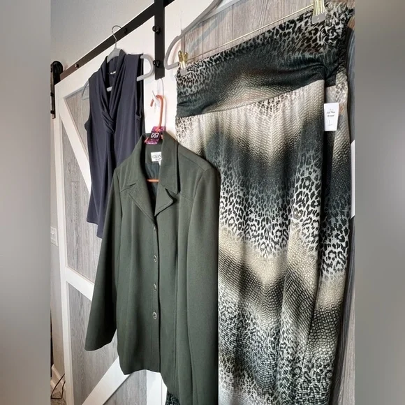 051. Womens 3 pc Blazer Bundle with Skirt & Blouse 10/12 - Picture 4 of 7